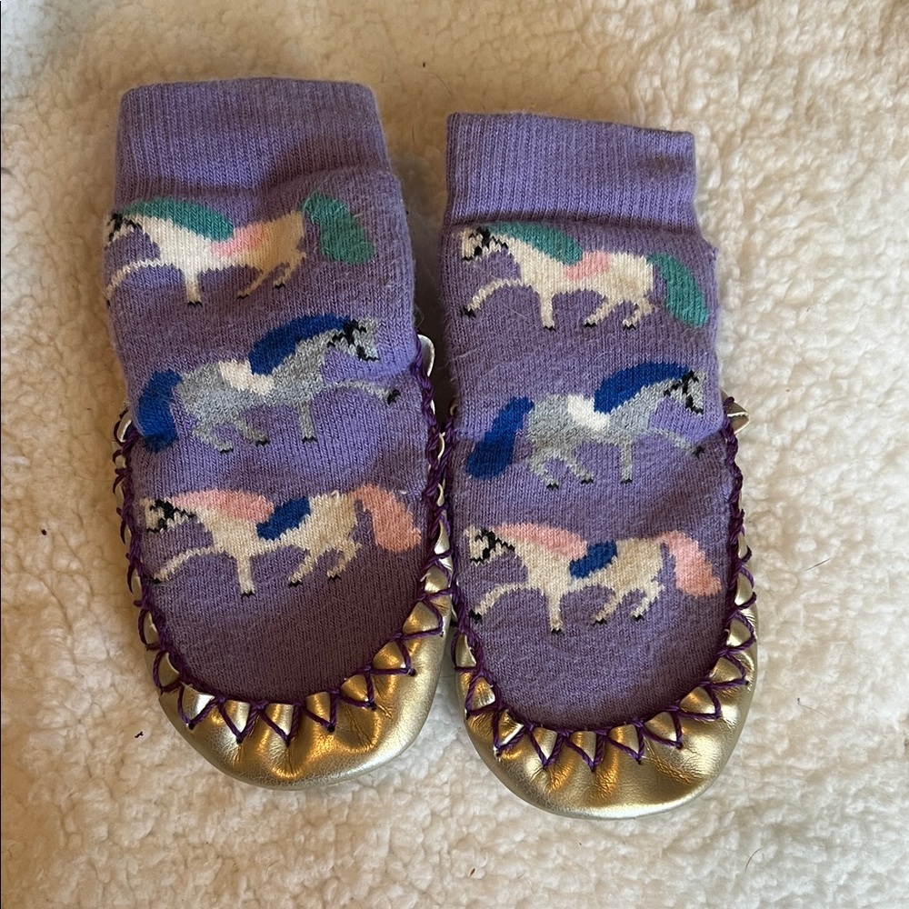 Hanna Andersson Purple Horse Moccasin Socks with Gold Toes size 1-2